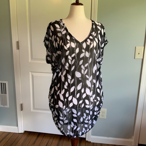 Black and White V neck Leaf Print Swimsuit Coverup by Anne Cole. Ruched sides. - Picture 1 of 16
